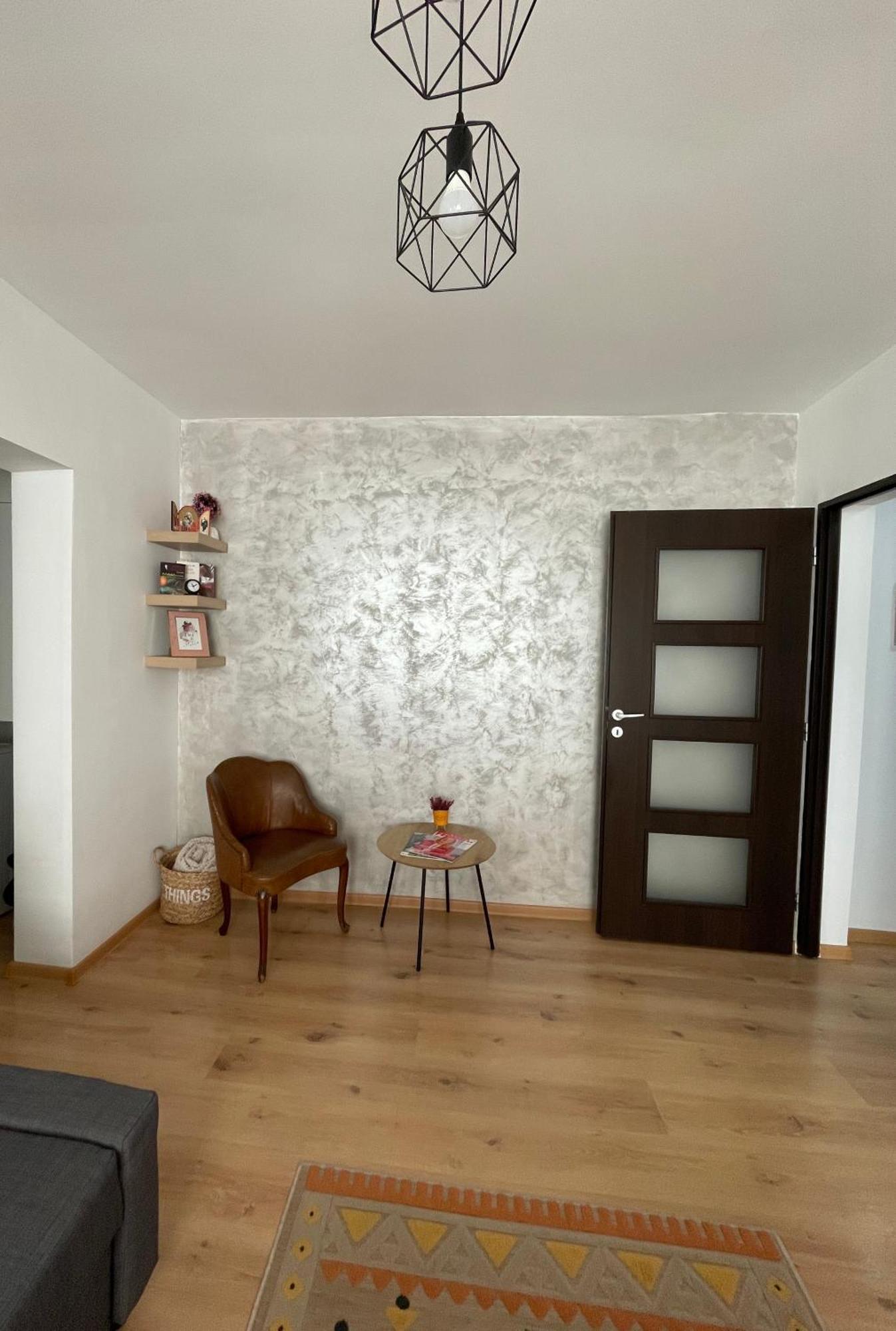 Apartament Cina Husi Eksteriør bilde
